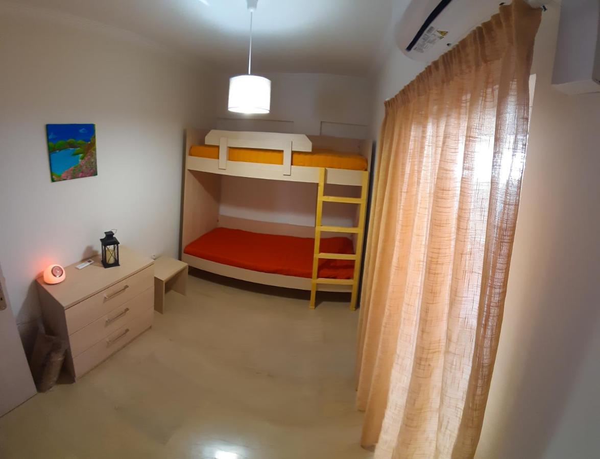 Central Apartment Near The Beach With Huge Private Terrace Loutráki Esterno foto
