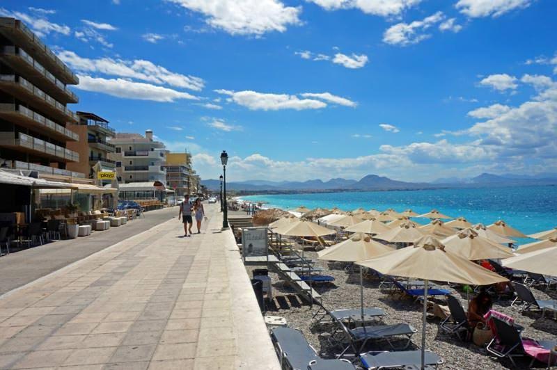 Central Apartment Near The Beach With Huge Private Terrace Loutráki Esterno foto