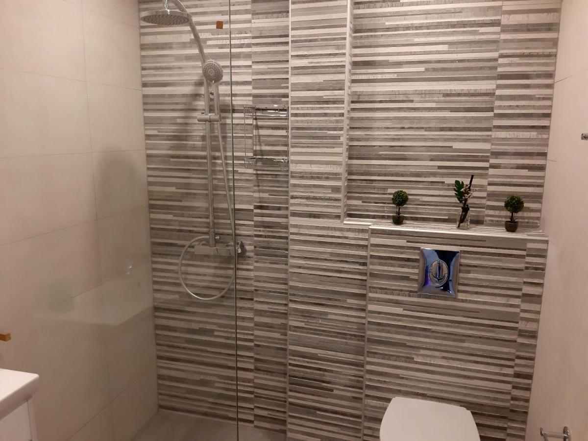 Central Apartment Near The Beach With Huge Private Terrace Loutráki Esterno foto