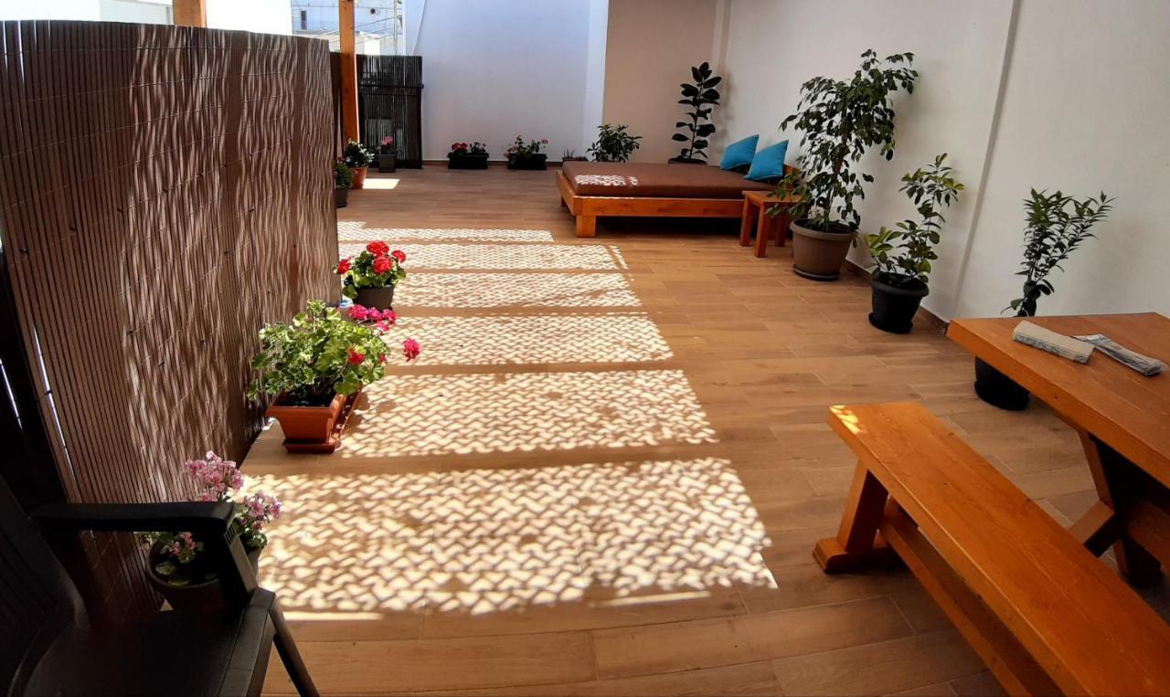 Central Apartment Near The Beach With Huge Private Terrace Loutráki Esterno foto