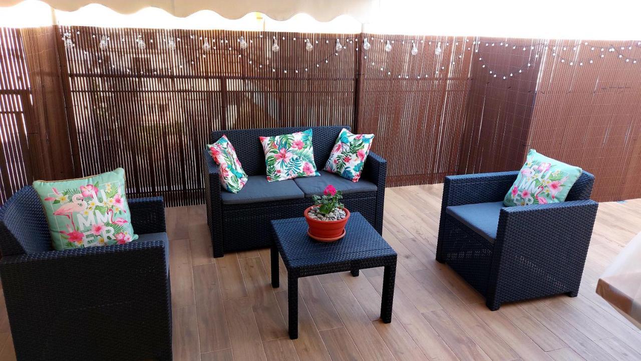 Central Apartment Near The Beach With Huge Private Terrace Loutráki Esterno foto