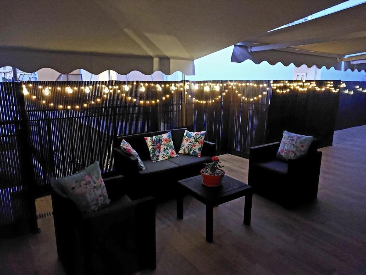 Central Apartment Near The Beach With Huge Private Terrace Loutráki Esterno foto