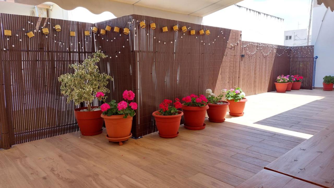 Central Apartment Near The Beach With Huge Private Terrace Loutráki Esterno foto