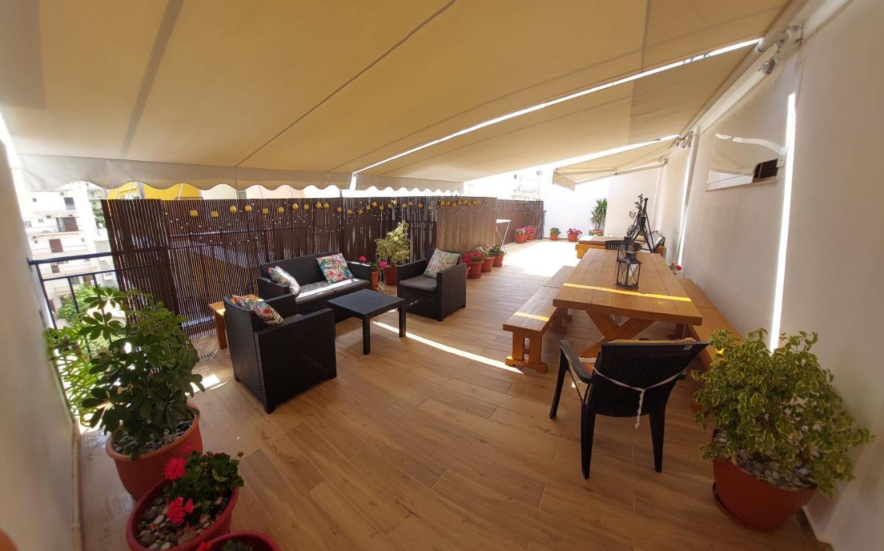Central Apartment Near The Beach With Huge Private Terrace Loutráki Esterno foto