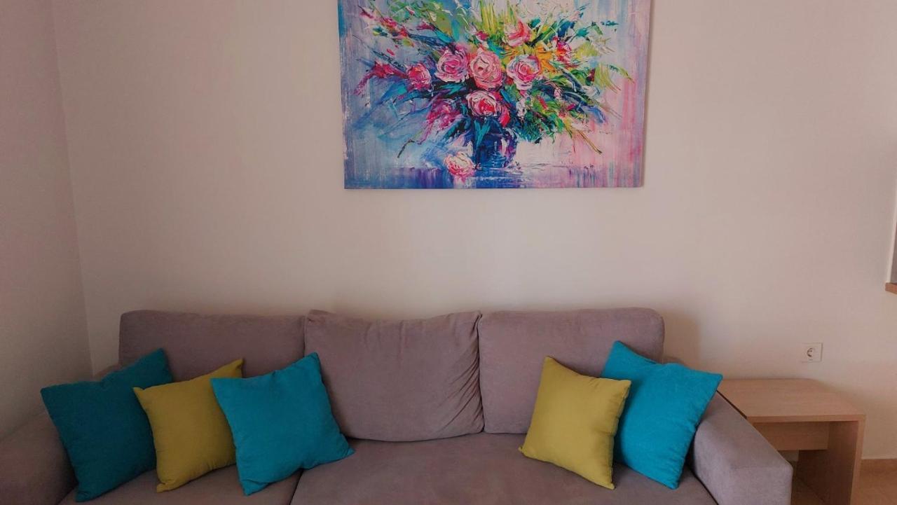 Central Apartment Near The Beach With Huge Private Terrace Loutráki Esterno foto